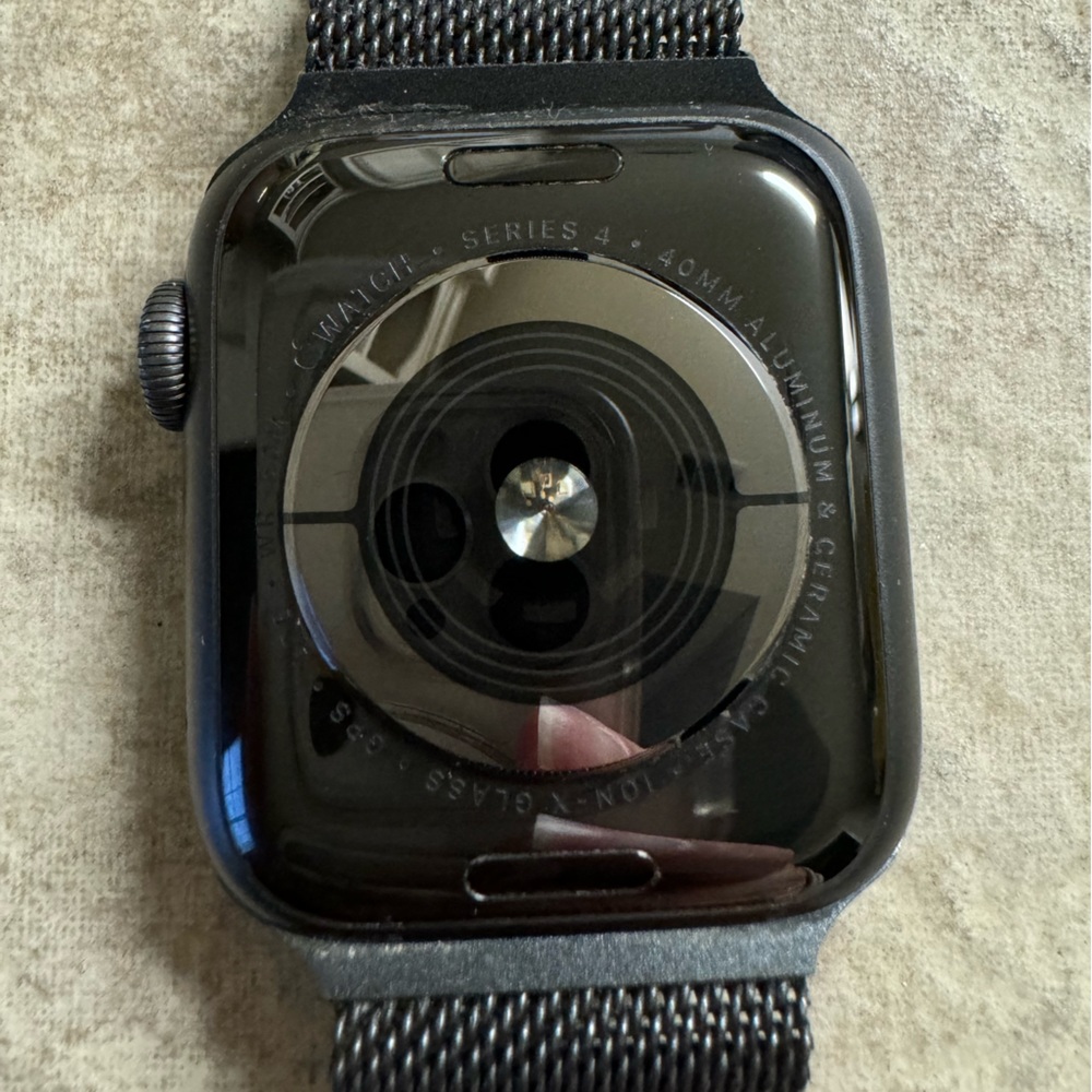 Apple Watch Series 4 40 MM space gray aluminum black